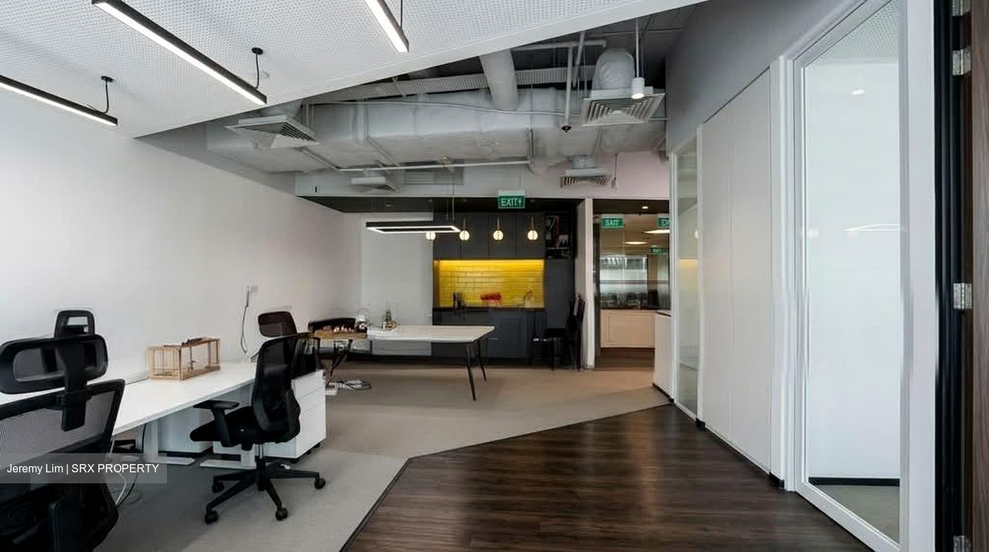Gateway East (D7), Office #556554421